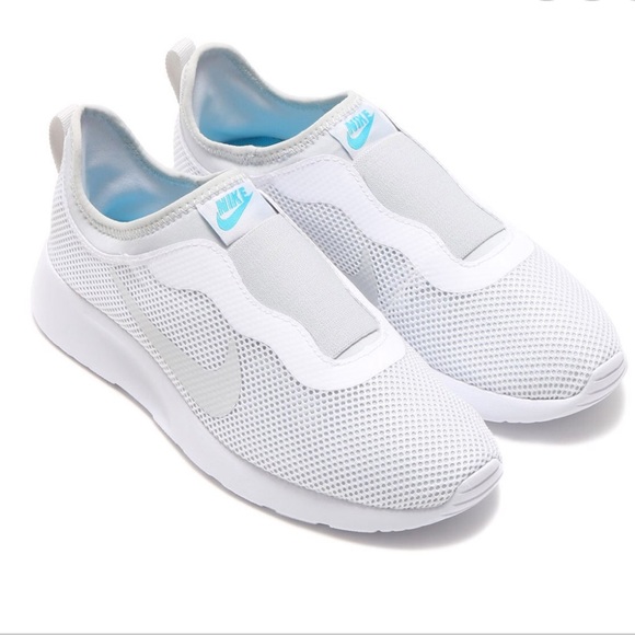 nike wmns tanjun slip